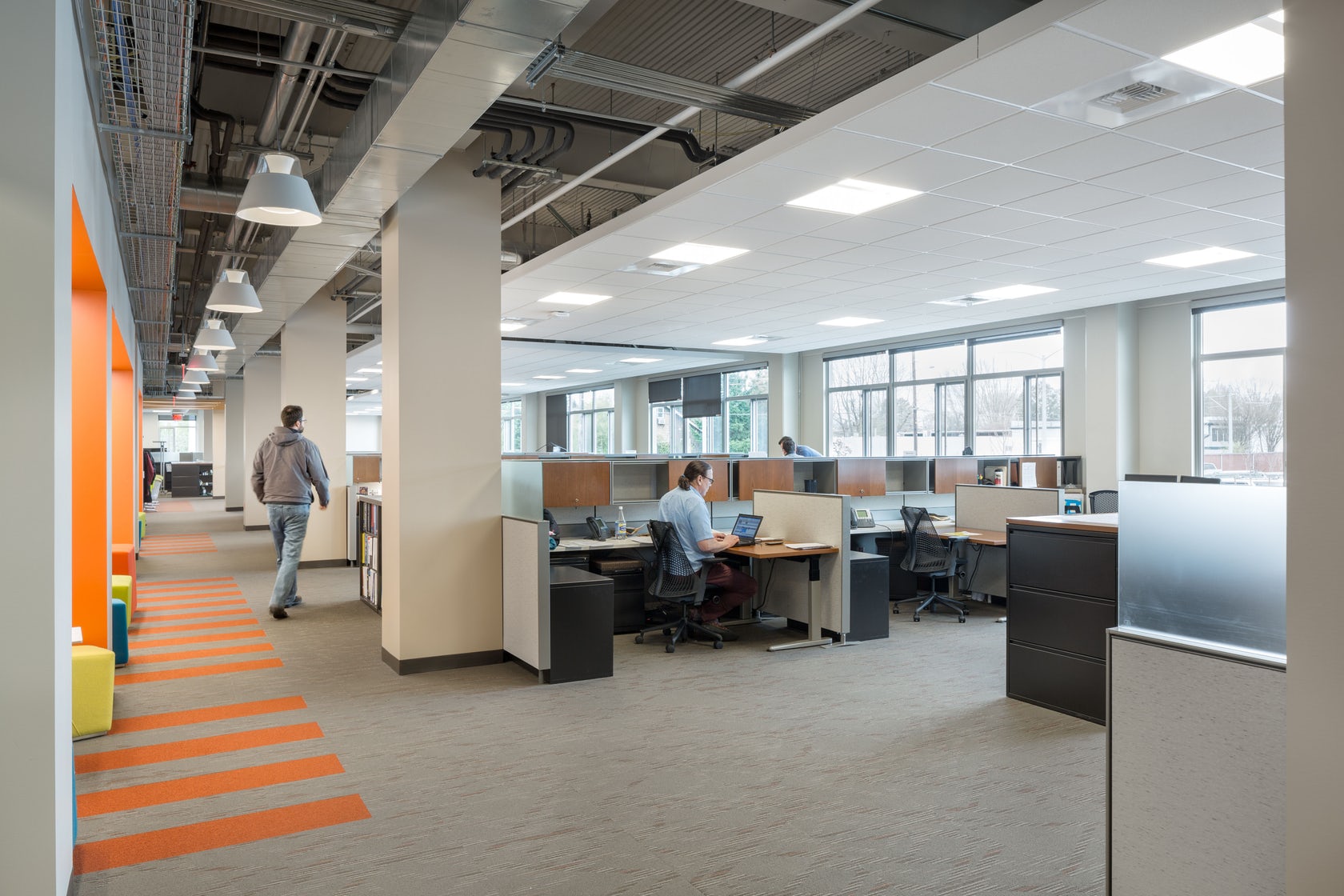 Factors To Consider When Installing A Suspended Ceiling In Your Workplace
